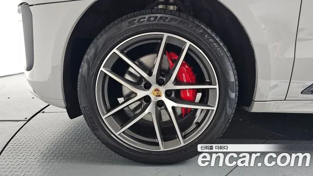 Porsche Macan — Фото автомобиля 5