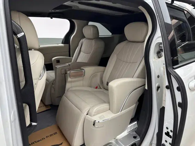 Toyota Sienna — Фото автомобиля 9