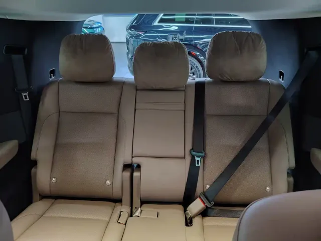Li Auto MEGA — Фото автомобиля 17