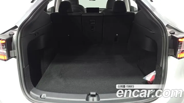 Tesla Model Y — Фото автомобиля 25