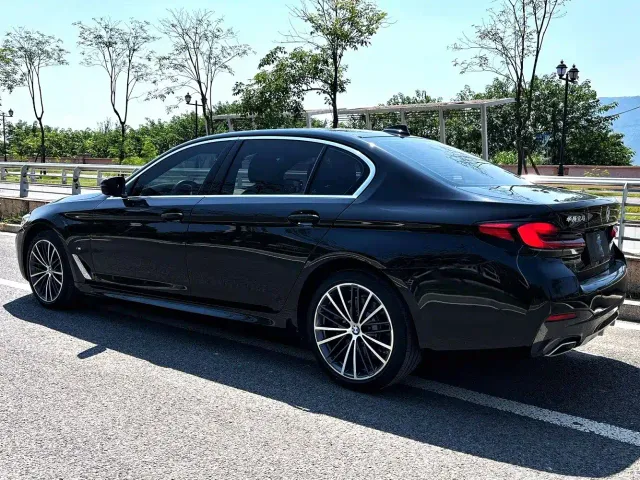 BMW 5 Series — Фото автомобиля 4