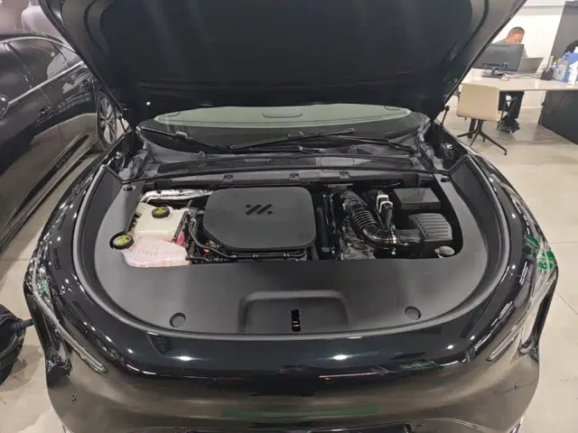 IM Motors LS6 — Фото автомобиля 24