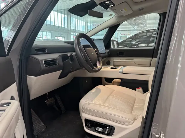 Li Auto MEGA — Фото автомобиля 8