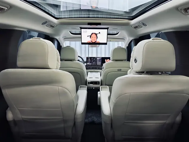Li Auto MEGA — Фото автомобиля 10