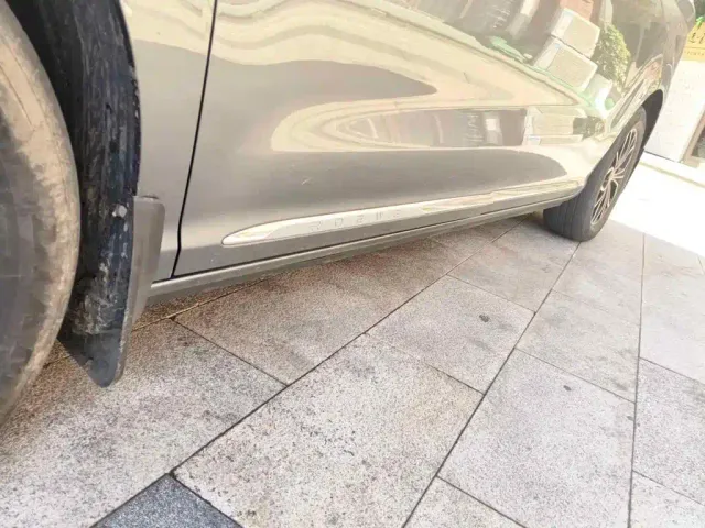 Roewe iMAX8 — Фото автомобиля 7