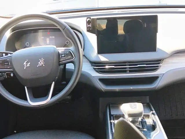 Hongqi E-QM5 — Фото автомобиля 12