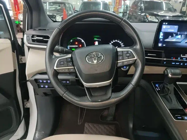 Toyota Toyota Sienna 2021 2.5L Hybrid Luxury Welfare Edition — Фото автомобиля 10