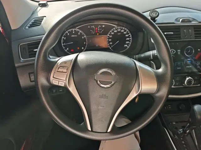 Nissan Tiida — Фото автомобиля 10