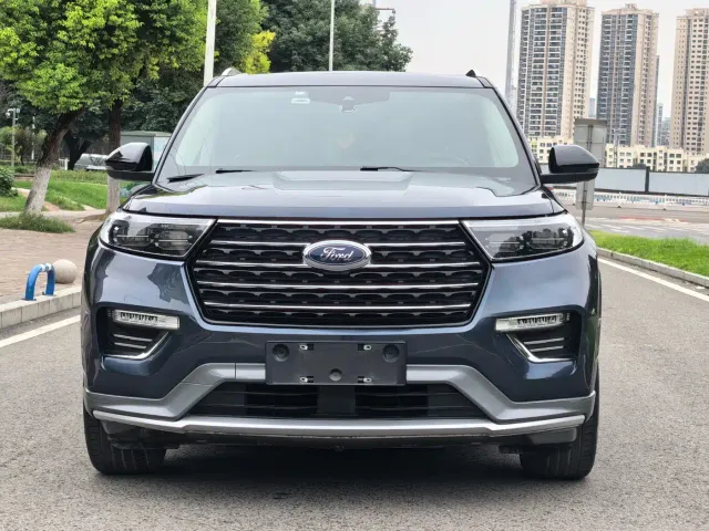 Ford Explorer — Фото автомобиля 2