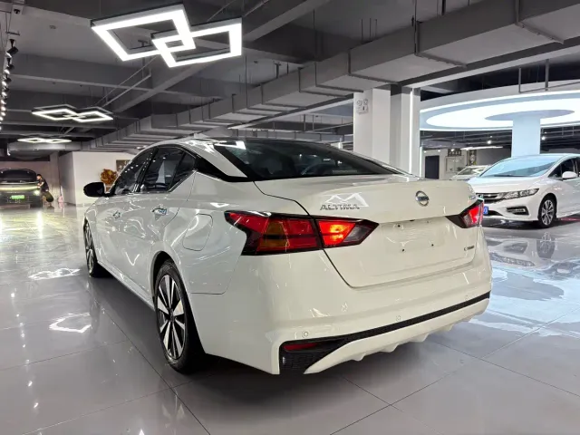 Nissan Teana — Фото автомобиля 6