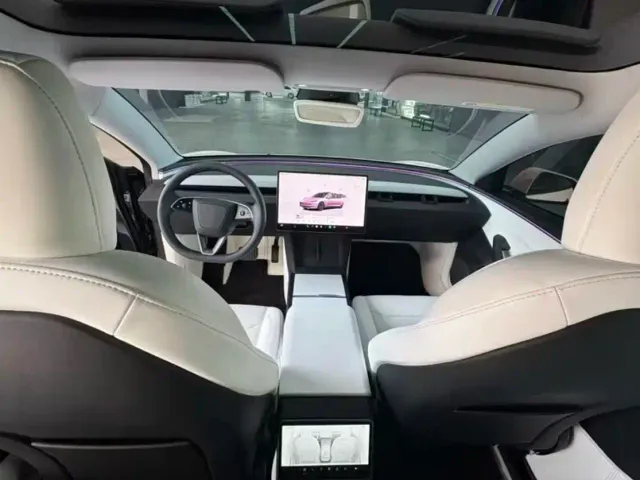 Tesla Model 3 — Фото автомобиля 5