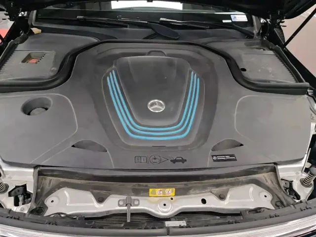 Mercedes-Benz EQC — Фото автомобиля 15