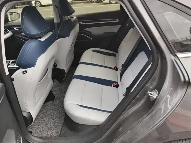 Geely Emgrand — Фото автомобиля 11