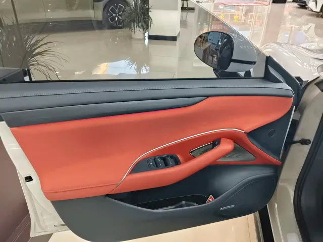 Xiaomi SU7 — Фото автомобиля 9