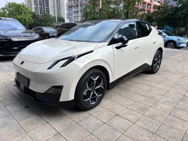 Фотография автомобиля — Lynk & Co Z20