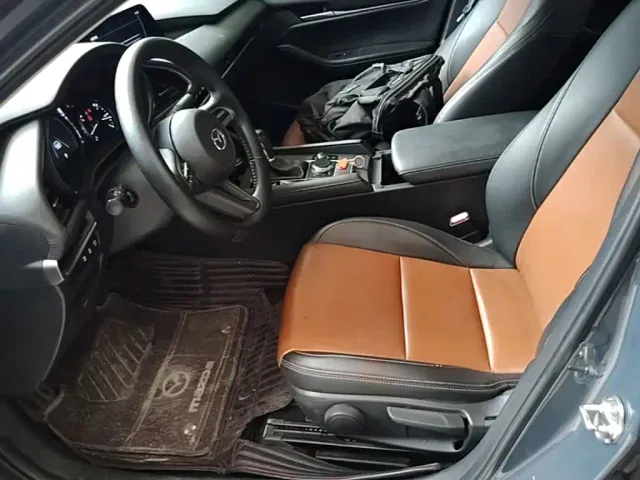 Mazda Axela — Фото автомобиля 10