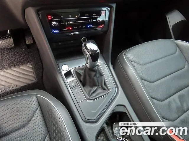 Volkswagen Tiguan — Фото автомобиля 10