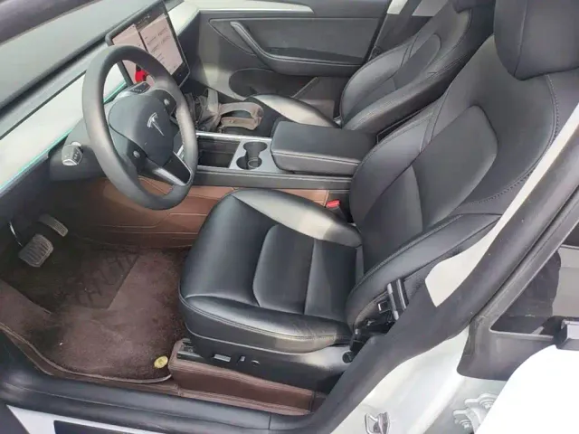 Tesla Model Y — Фото автомобиля 14