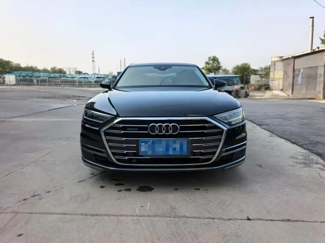 Фотография автомобиля — Audi A8