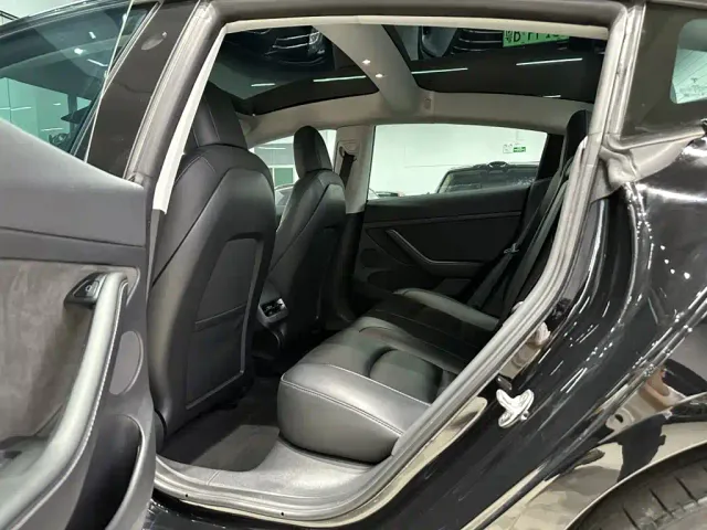 Tesla Model 3 — Фото автомобиля 6