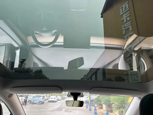 Tesla Model Y — Фото автомобиля 15