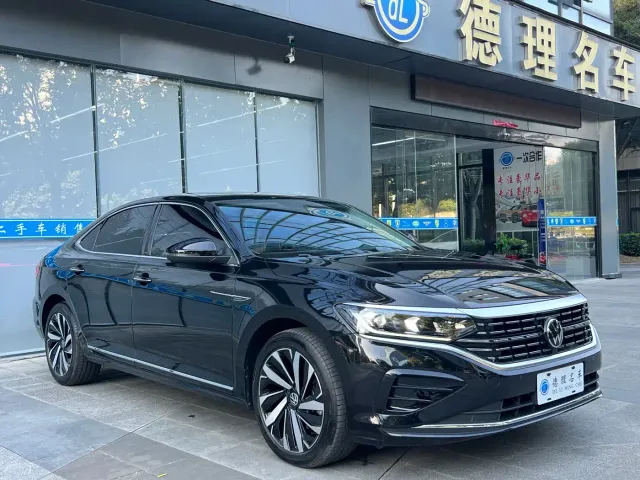 Volkswagen Passat — Фото автомобиля 4