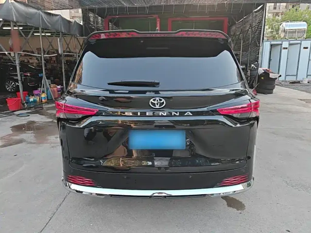 Toyota Sienna — Фото автомобиля 5