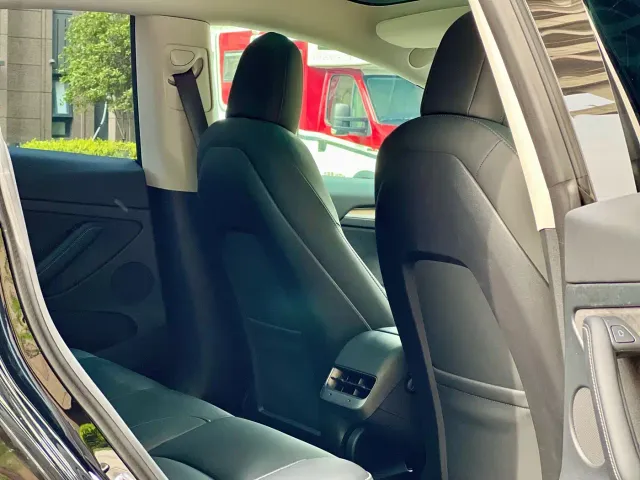 Tesla Model 3 — Фото автомобиля 11