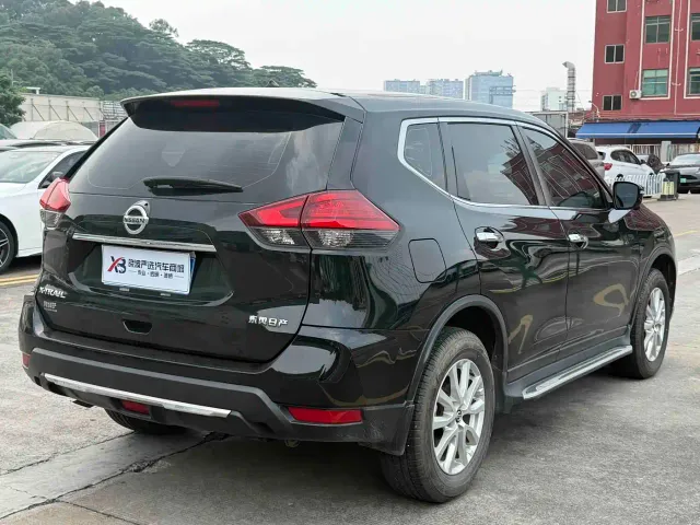 Nissan X-Trail — Фото автомобиля 10