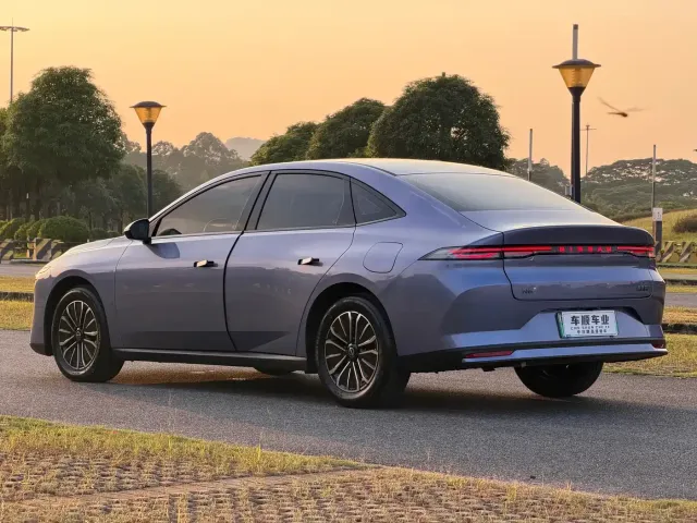 Nissan Nissan N6 2025 Mid Configuration — Фото автомобиля 6