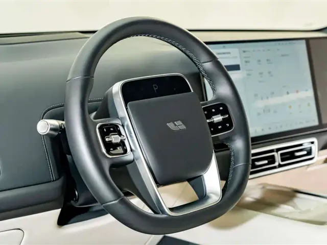 Li Auto L9 — Фото автомобиля 12