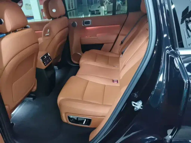 Li Auto L7 — Фото автомобиля 16