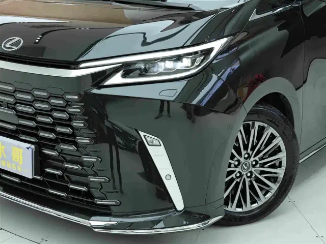 Lexus LM — Фото автомобиля 25