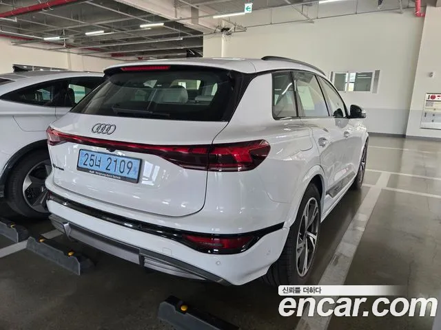Audi Q6 e-tron — Фото автомобиля 2