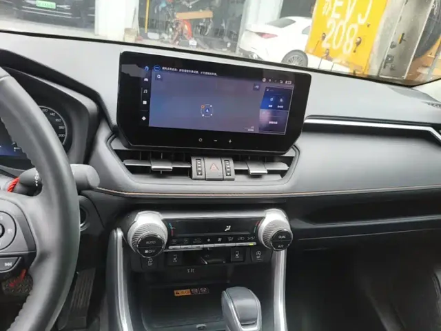 Toyota RAV4 — Фото автомобиля 12