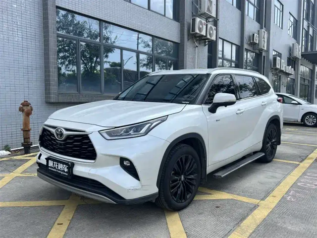 Фотография автомобиля — Toyota Highlander