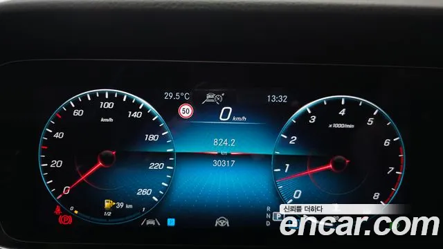 Mercedes-Benz E-Class — Фото автомобиля 8