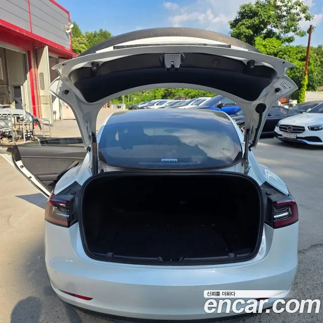 Tesla Model 3 — Фото автомобиля 14