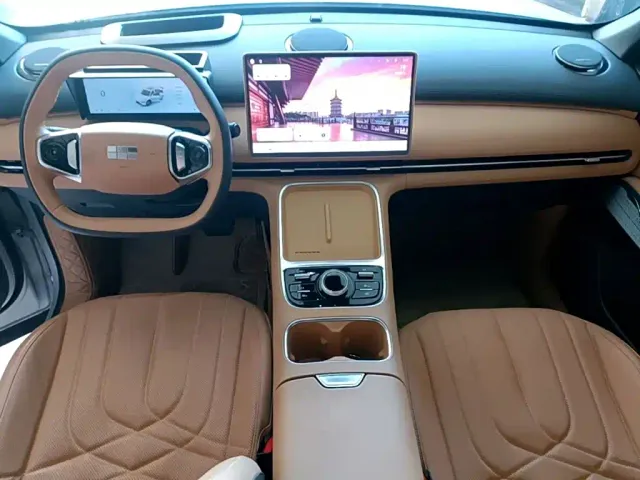 Geely Galaxy Starship 7 EM-i — Фото автомобиля 9