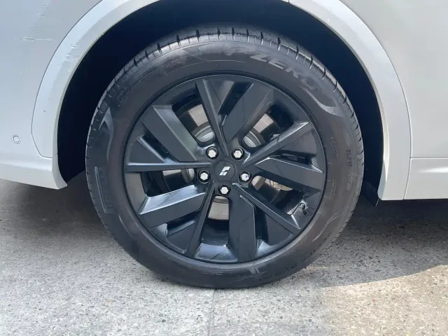 Li Auto L7 — Фото автомобиля 14
