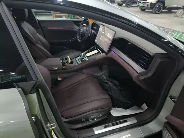 Denza Z9GT — Фото автомобиля 24