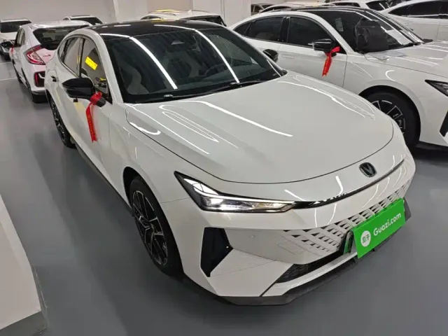 Changan UNI-V — Фото автомобиля 3