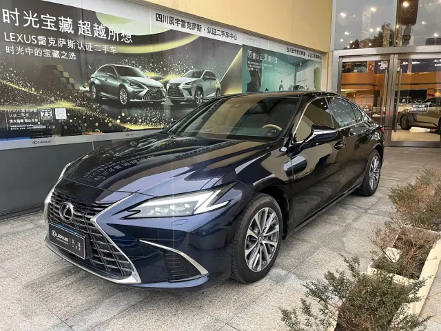 Фотография автомобиля — Lexus ES