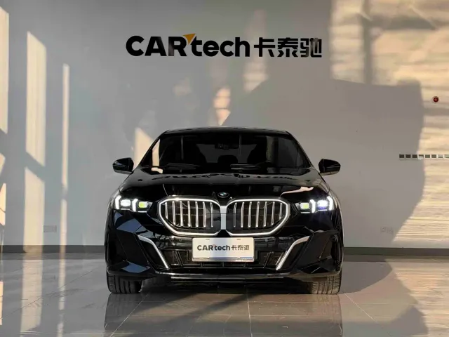 BMW 5 Series — Фото автомобиля 2