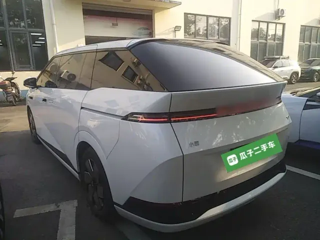 Xpeng X9 — Фото автомобиля 4