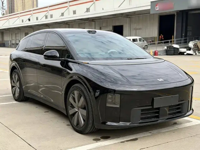 Li Auto i6 — Фото автомобиля 12
