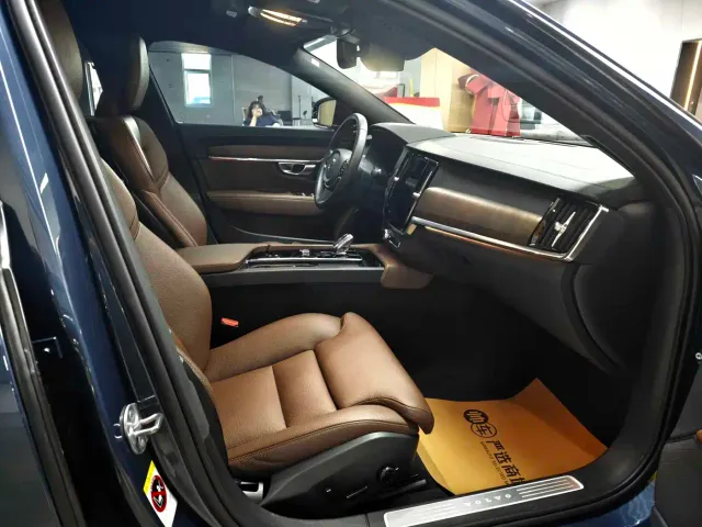 Volvo S90 — Фото автомобиля 10