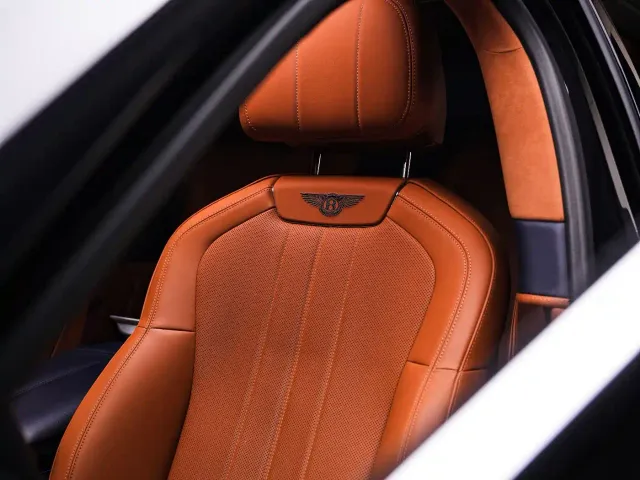 Bentley Flying Spur — Фото автомобиля 11