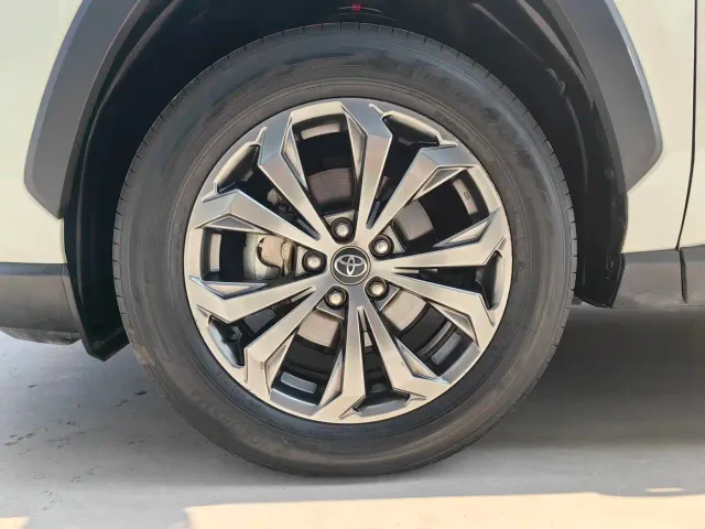 Toyota RAV4 — Фото автомобиля 16
