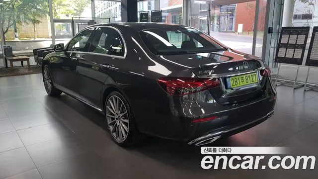 Mercedes-Benz E-Class — Фото автомобиля 2